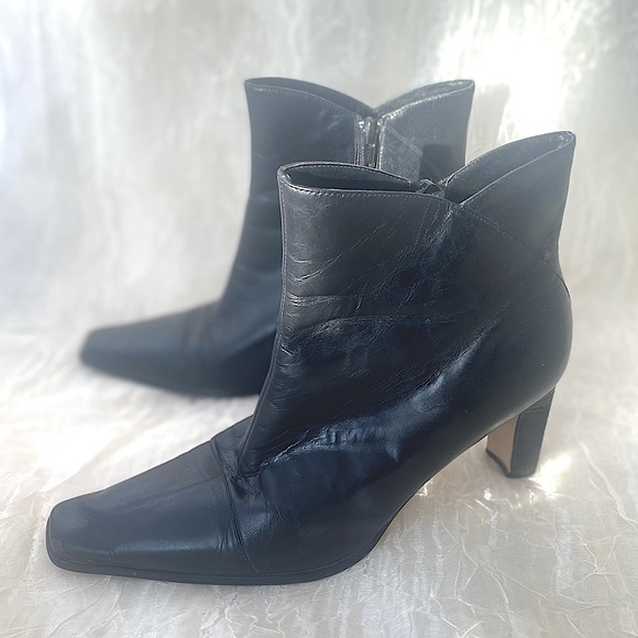 Genuine leather ankle boots. Size 8.5 M. - Picture 4 of 4